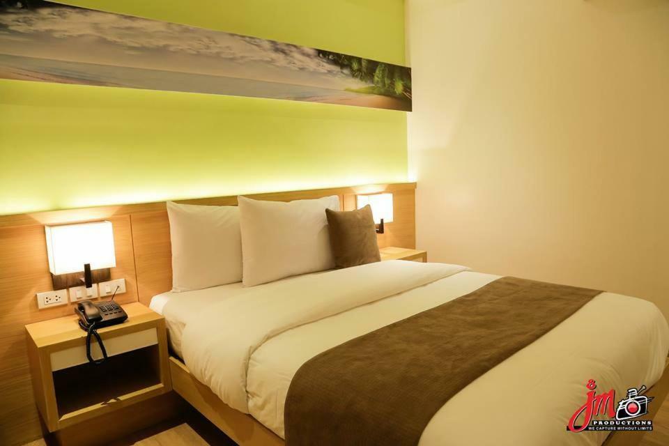 Icove Beach Hotel Olongapo Exterior photo