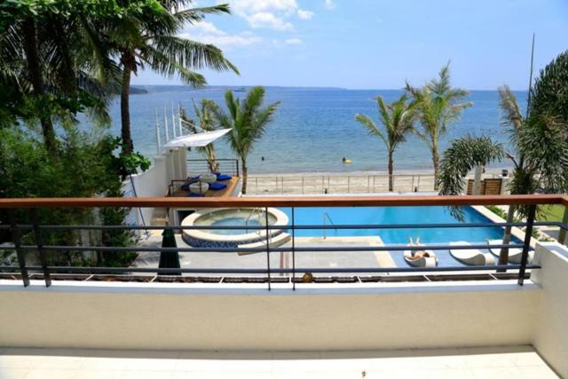 Icove Beach Hotel Olongapo Exterior photo